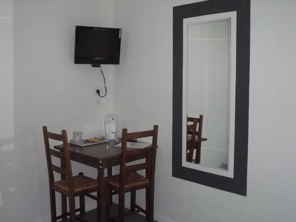 Hotel Des Cotes De Meuse Saint-Maurice-sous-les-Côtes Habitación foto